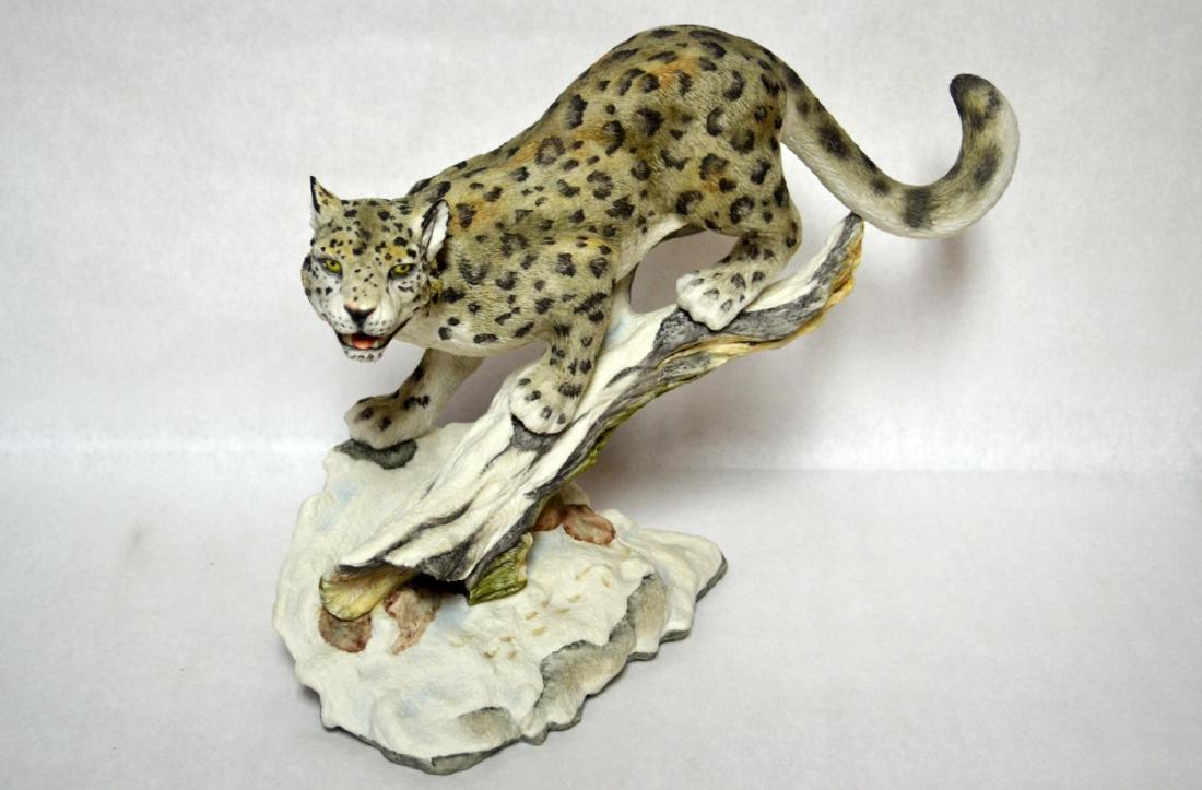 BOEHM PORCELAIN SNOW LEOPARD FIGURINE (1 of 5)