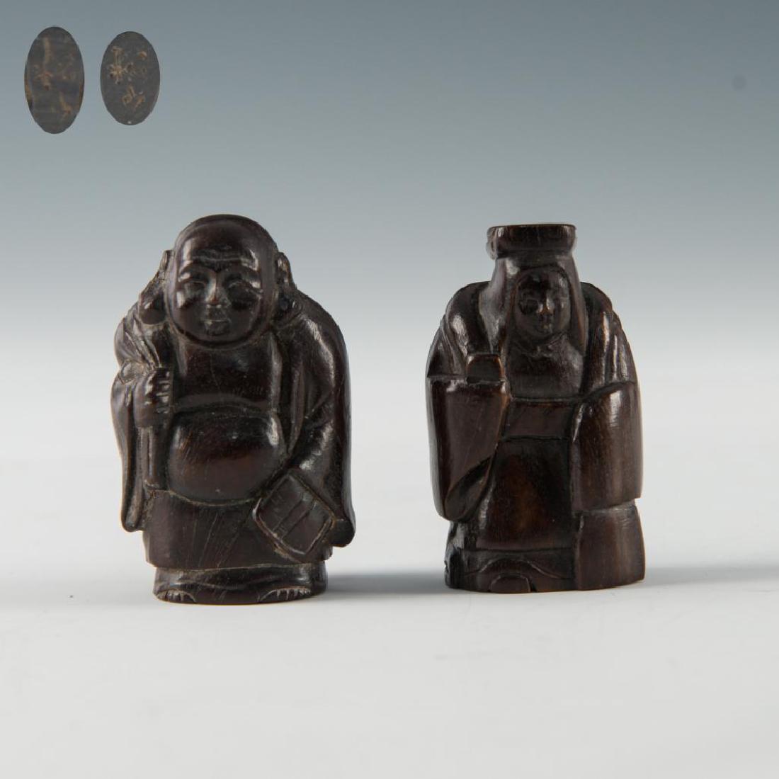 GROUP OF 2 ANTIQUE JAPANESE CARVED BONE NETSUKE FIGURES: Pair of netsuke carvings modelled as two men. Both signed on the bottom. Dimensions: 1.75"H Country of Origin: Japan