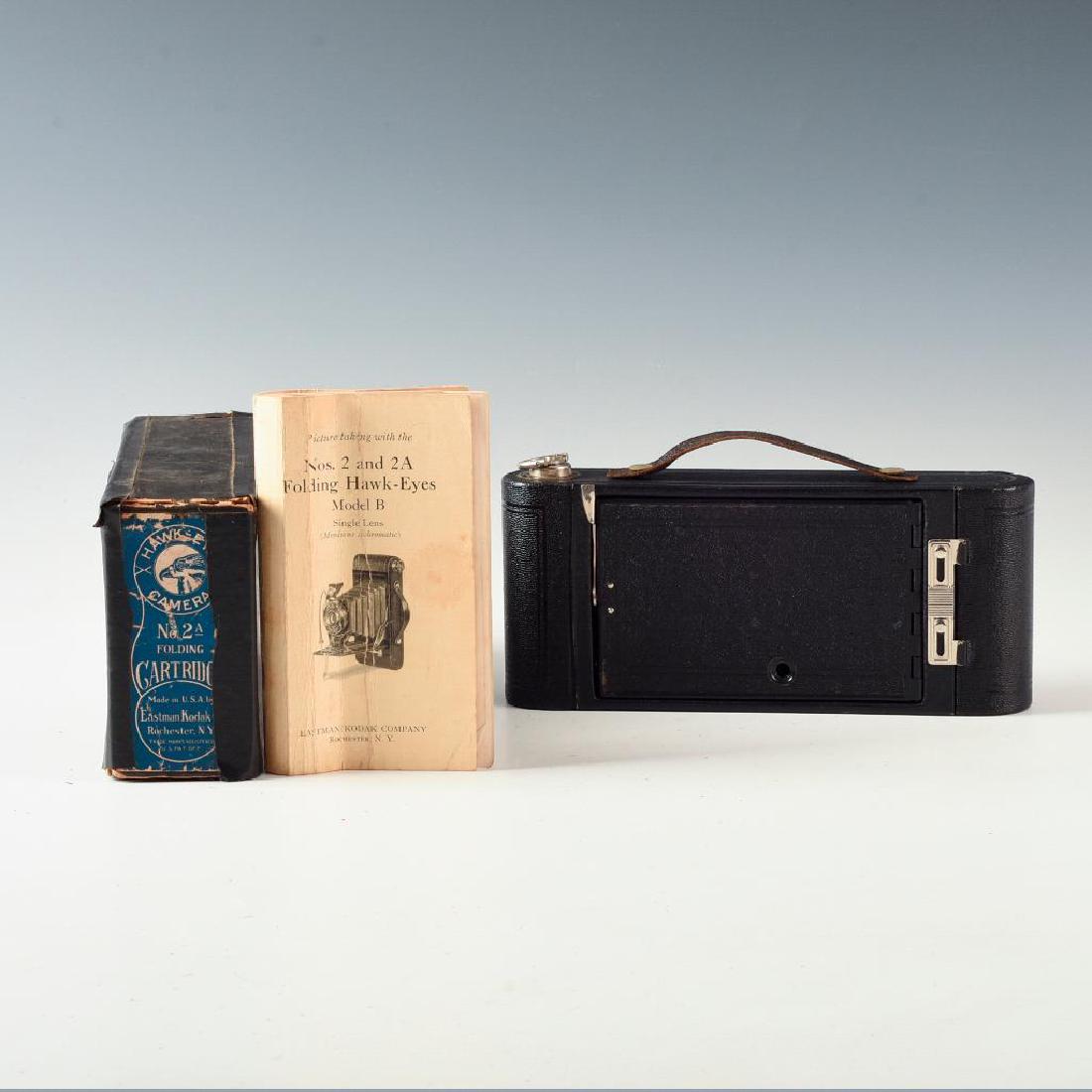 KODAK NO. 2A FOLDING HAWKEYE MODEL B IN BOX WITH MANUAL: Antique medium format camera with solid bellows, good cosmetics. Issued: 1910's Dimensions: 8.25"L X 2"D X 4"H Manufacturer: Kodak Country of Origin: United States