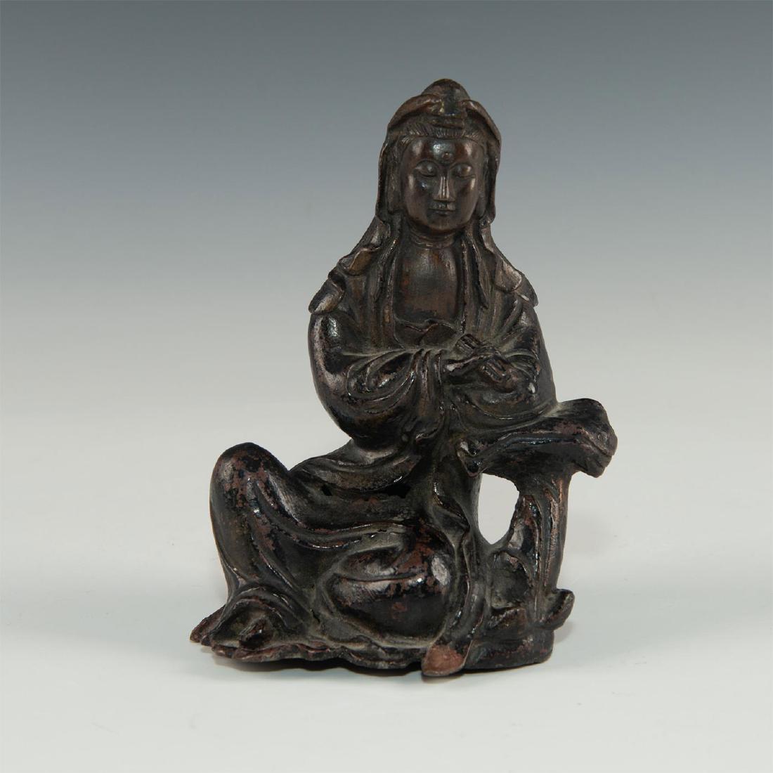 CHINESE BRONZE RECUMBENT GUANYIN, MING DYNASTY: An early Ming Dynasty bronze depicting the Chinese immortal spirit of compassion, reclining and holding a set of I Ching divination sticks. Great detail in her delicate fingers and exposed foot, with 
