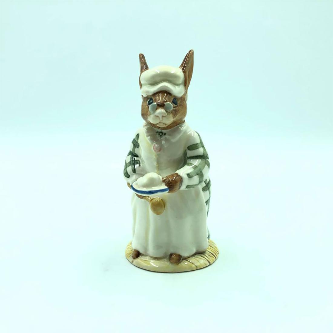 ROYAL DOULTON COOK BUNNYKINS DB85: Bunny with cooked dish in hand. Hand painted in white and green dress. Artist: Graham Tongue and Warren Platt Issued: 1990-1994 Dimensions: 4.25"H Manufacturer: Royal Doulton Country of Origin: Englan