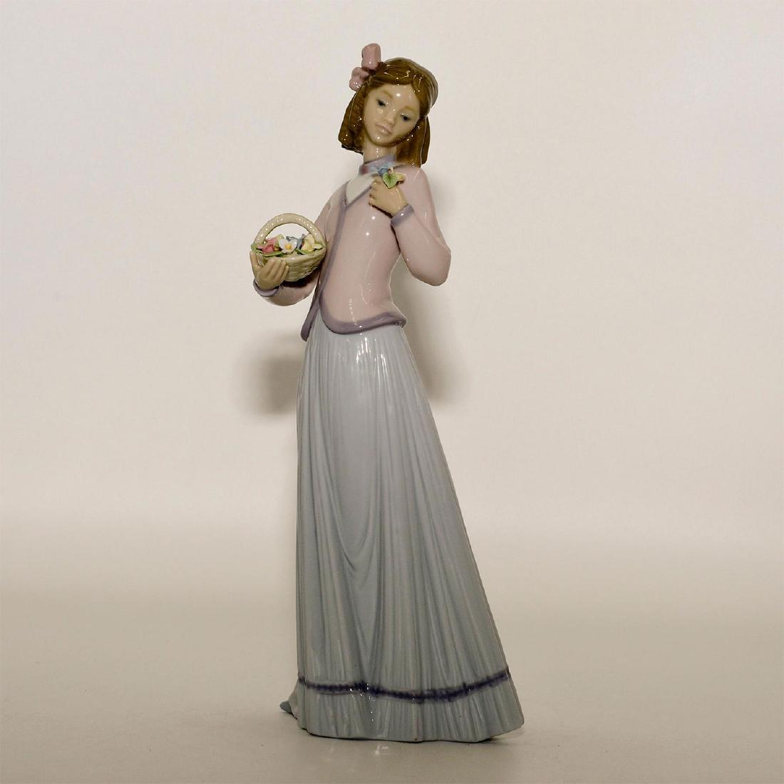 LLADRO FIGURINE INNOCENCE IN BLOOM: Girl with a bouquet of flowers in one hand - Lladro number 01007644. AROMA PRIMAVERA (with box). Artist: Jose Puche Issued: 1996 Dimensions: 9.75"H Manufacturer: Lladro Country of Origin: Spain