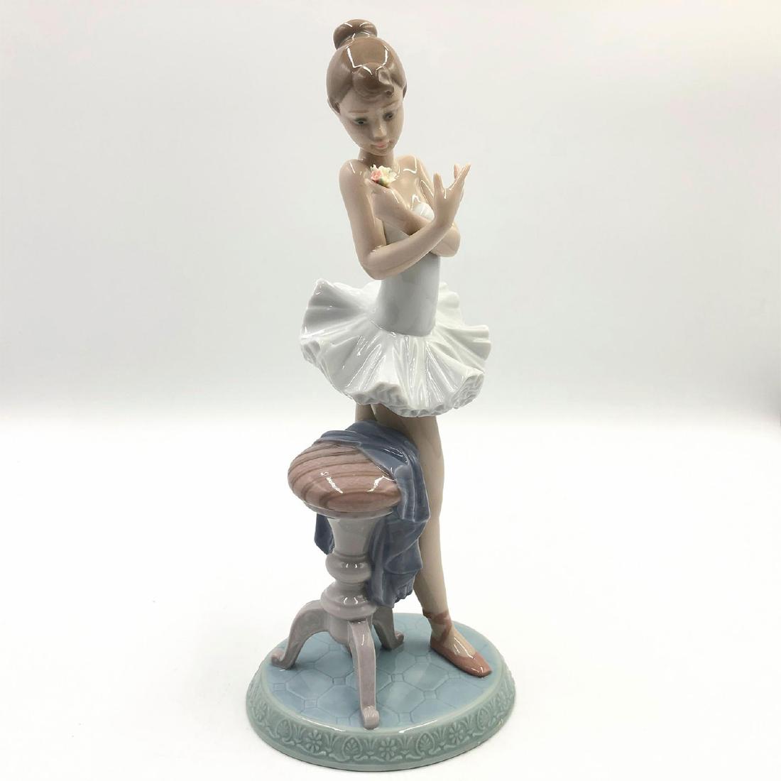 LLADRO FIGURINE PERFECT PERFORMANCE: Girl dancing performing with flowers - Lladro number 01007641. SU PRIMER BALLET (with box). Artist: Regino Torrijos Issued: 1995 Dimensions: 10.25"H Manufacturer: Lladro Country of Origin: Spain