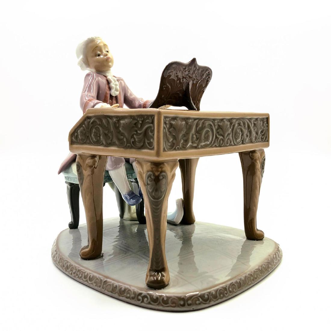 LLADRO FIGURINE YOUNG MOZART: Porcelain man plays piano - Lladro number 01005915. Joven W. Mozart (with box). Artist: Joan Coderch Issued: 1992 Dimensions: 6.5"H Manufacturer: Lladro Country of Origin: Spain