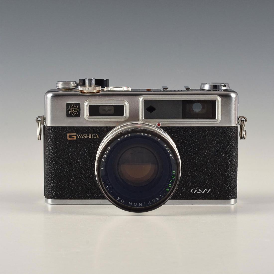 CHROME AND LEATHER YASHICA ELECTRO 35 RANGEFINDER (1 of 7)