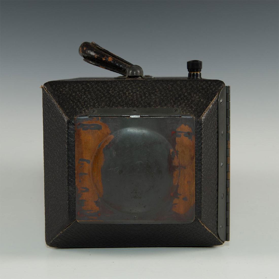 EXTREMELY RARE FOLMER GRAFLEX FINGERPRINT CAMERA: Sheet film 1:1 photographic copier meant for detective work. Vintage Folmer Graflex Corp fingerprint camera was made by Folmer Graflex Corp circa 1917-1929. This is a copy camera that was built for ma