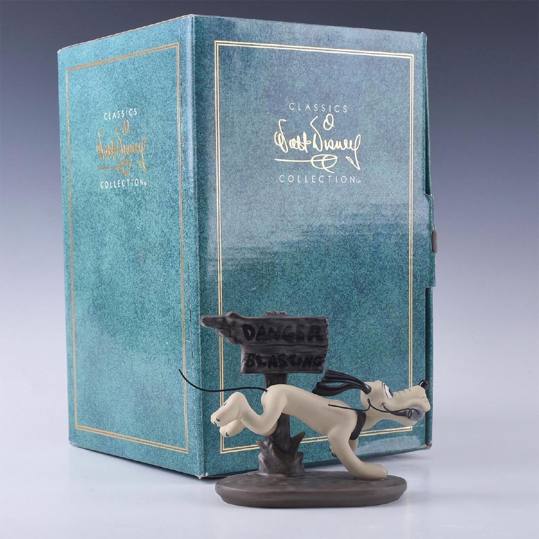 DISNEY CLASSICS FIGURINE PLUTO THE DELIVERY BOY (1 of 6)