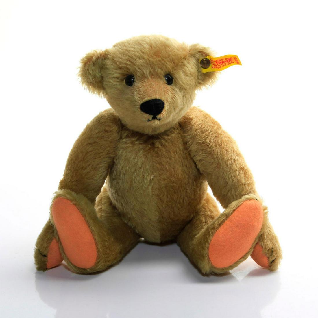 STEIFF MARGARET WOODBURY STRONG BEAR 0155/32: Articulated model. Button and yellow tag intact. Missing chest tag. Issued: c. 1980s Dimensions: 12"H Manufacturer: Steiff Country of Origin: Germany