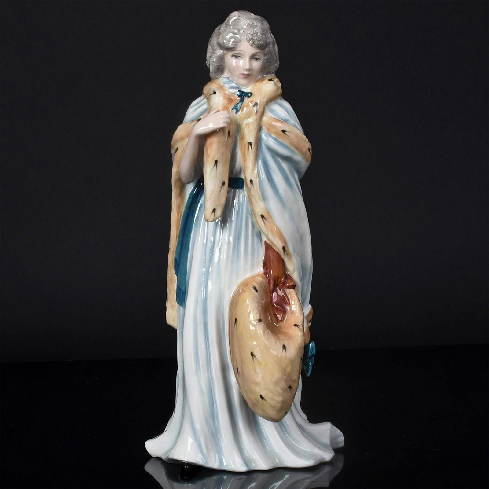ROYAL DOULTON FIGURINE, ELIZA FARREN HN3442: Handpainted, also known as Countess of Derby. Limited edition, inspired by a portrait by Sir Thomas Lawrence, a leading English portrait painter. Royal Doulton backstamp. Artist: Peter Gee Issued: 199