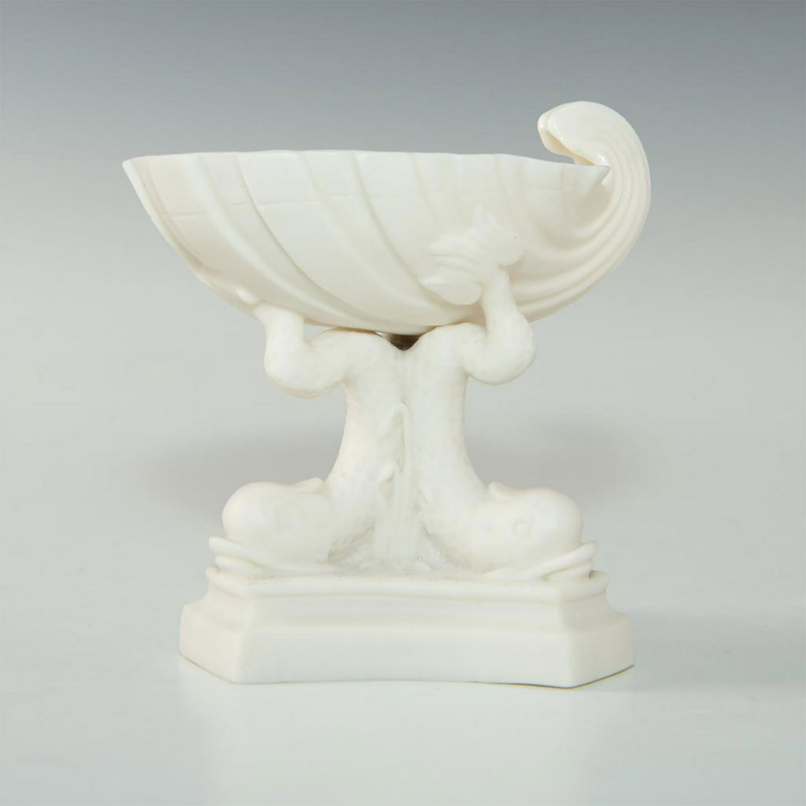 UNMARKED CERAMIC OPEN SALT CELLAR: Three fish holding a shell on base. Issued: 20th c. Dimensions: 3.75"H Manufacturer: Royal Doulton Country of Origin: England