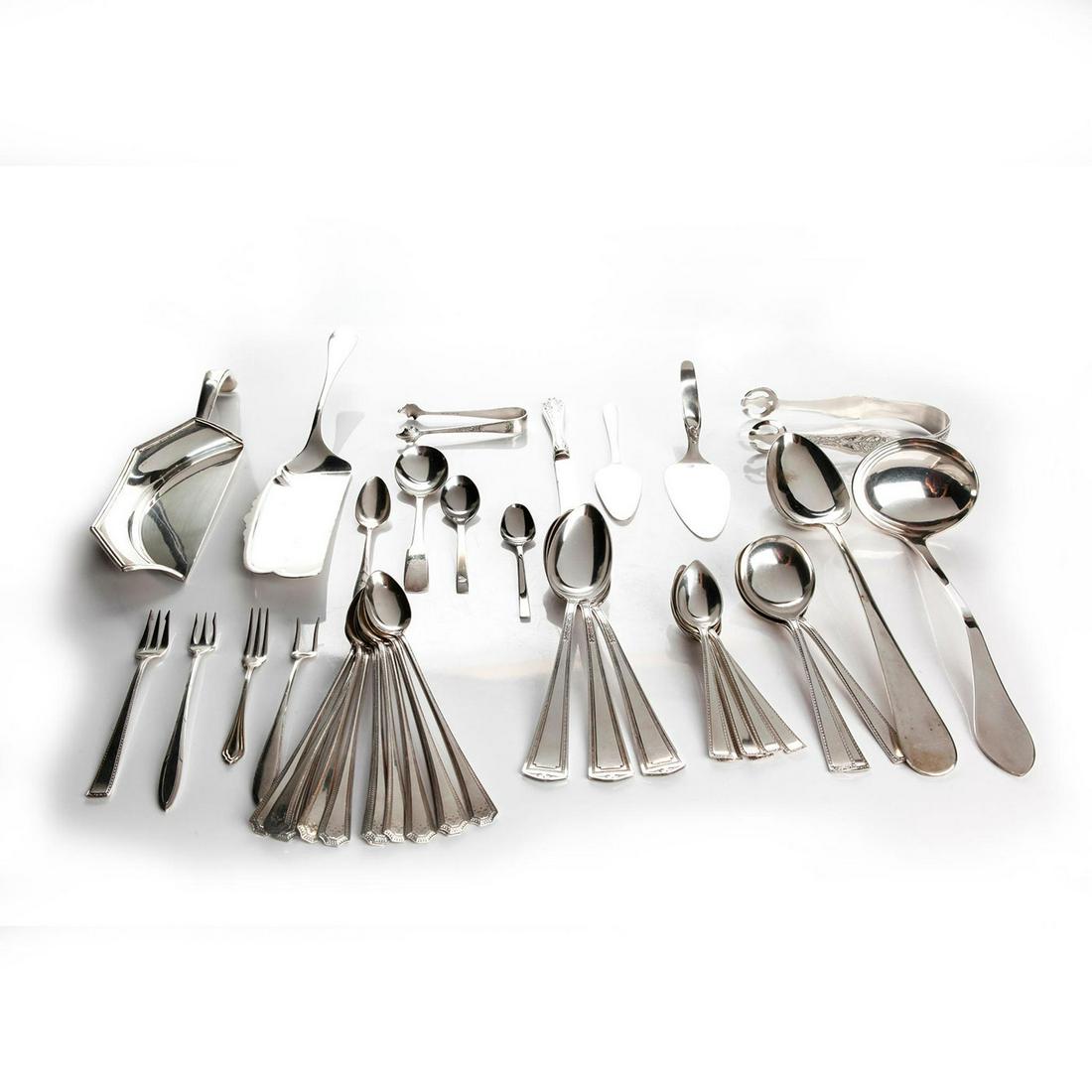 LARGE GROUP OF MISCELLANEOUS SILVERPLATE FLATWARE: Flatware and serving utensils. Issued: 20th c. Dimensions: 12"L, longest Manufacturer: Various Country of Origin: Various