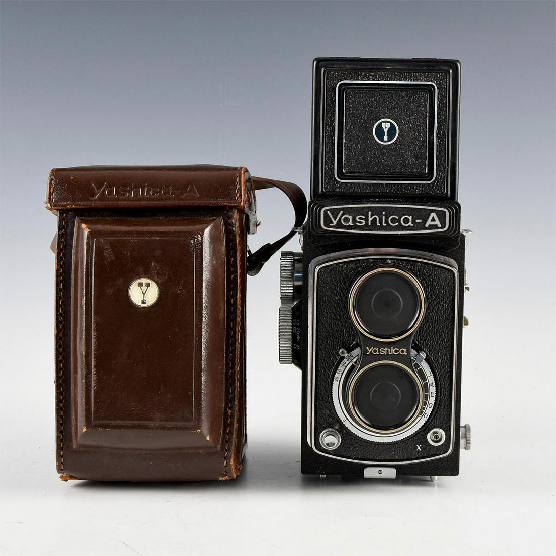 YASHICA A MEDIUM FORMAT TLR CAMERA (1 of 7)