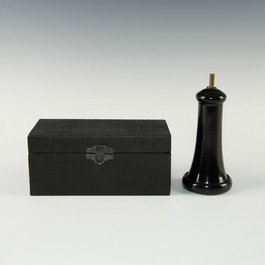 W.S. DARLEY CO. BAKELITE SONOSCOPE WATER PHONE AND CASE: Original case and directions. 3 metal extension rods. Issued: c. 1930 Dimensions: 7"L Manufacturer: W.S. Darley Co. Country of Origin: United States
