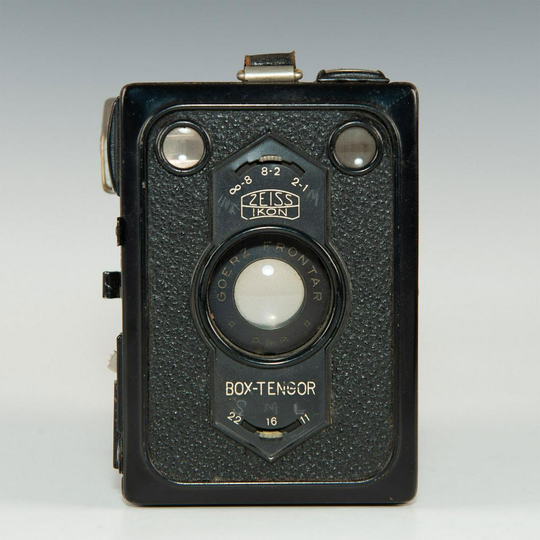 GROUP OF 4 DECORATIVE ANTIQUE BOX CAMERAS (1 of 8)