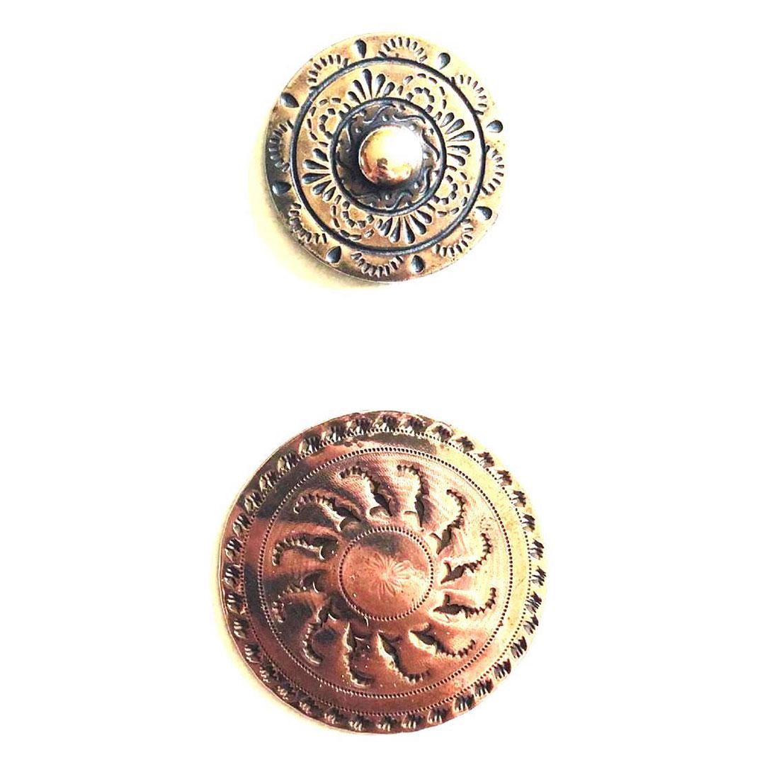 2 MEDIUM/LARGE 18TH CENTURY COPPER BUTTONS: 2 Medium/Large beautifully engraved 18th century copper buttons. Included is an ornately engraved medium size with domed center and a large finely engraved pinwheel design center with triple border en