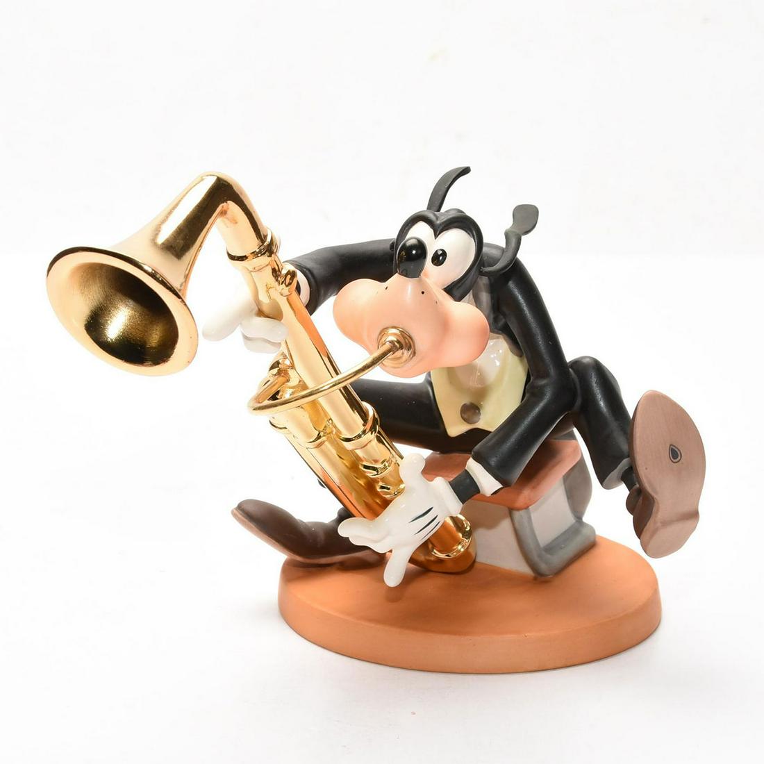 DISNEY CLASSICS SYMPHONY HOUR FIGURE GOOFYS GRACE NOTES: Goofy with contrabassoon. Certificate of Authenticity. Stamped to base WALT DISNEY CLASSICS COLLECTION SYMPHONY HOUR GOOFY'S GRACE NOTES. Certificate of Authenticity. Collectors box. Issued: 1992 Dime