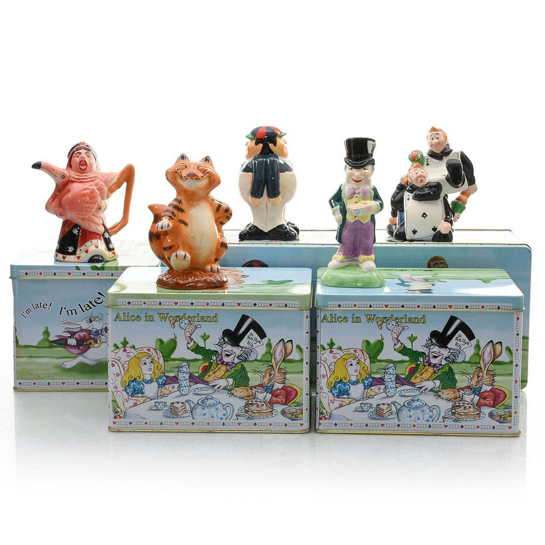5 BESWICK ALICE IN WONDERLAND FIGURINES BY PAUL CARDEW: Beloved characters from fairytale. In original decorative tins. The Card Men, Mad Hatter, Tweedledee and Tweedledum, Cheshire Cat, Queen of Hearts. Artist: Paul Cardew Issued: 20th. c. Dimensions: 6.5