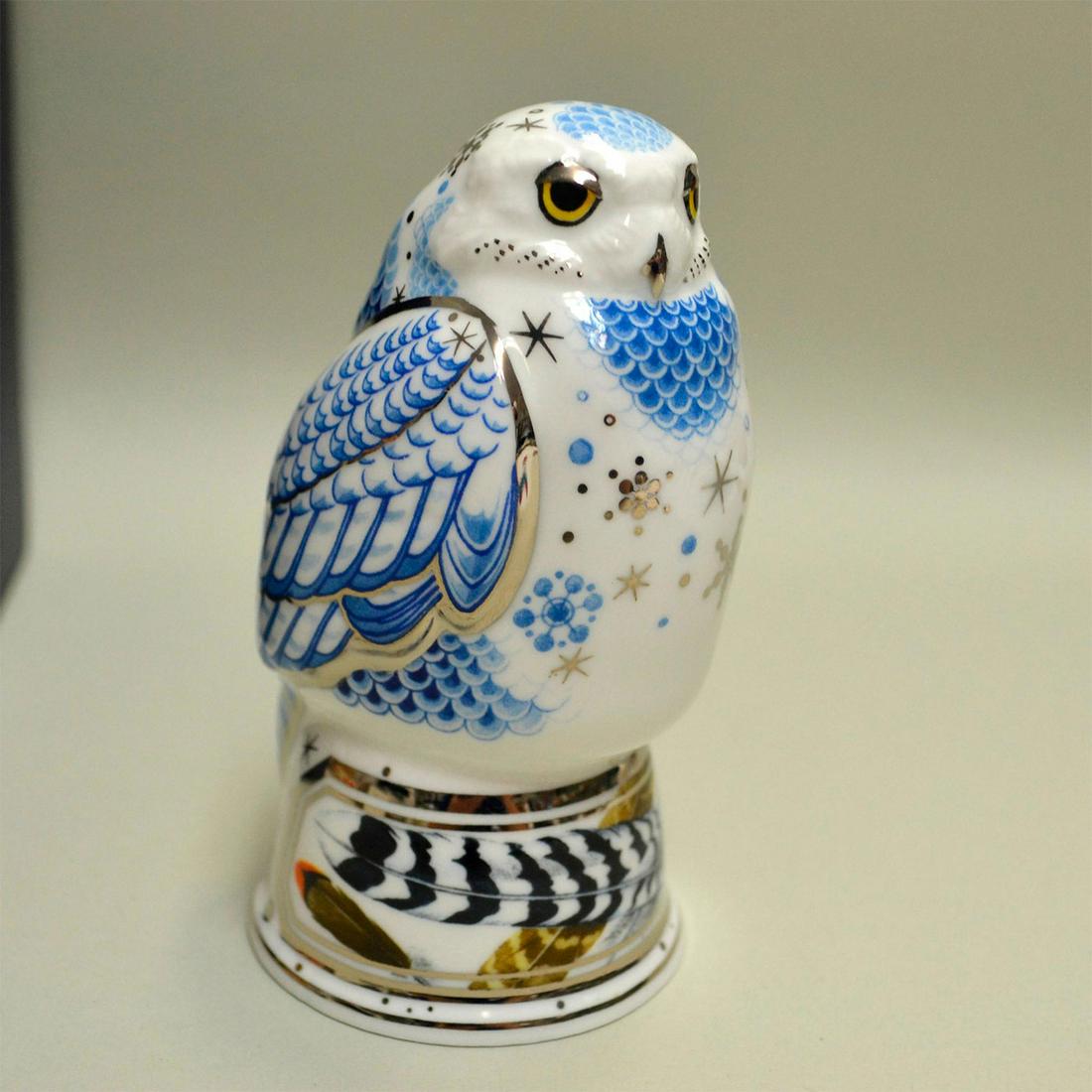 ROYAL WORCESTER PORCELAIN SNOWY OWL CANDLE SNUFFER: English Fine Bone China. Hand created, hand painted Box. English Fine Bone China. Hand created, hand painted Box. Artist: Royal Worcester Issued: Vintage Dimensions: 4"H Manufacturer: Royal Worcester 