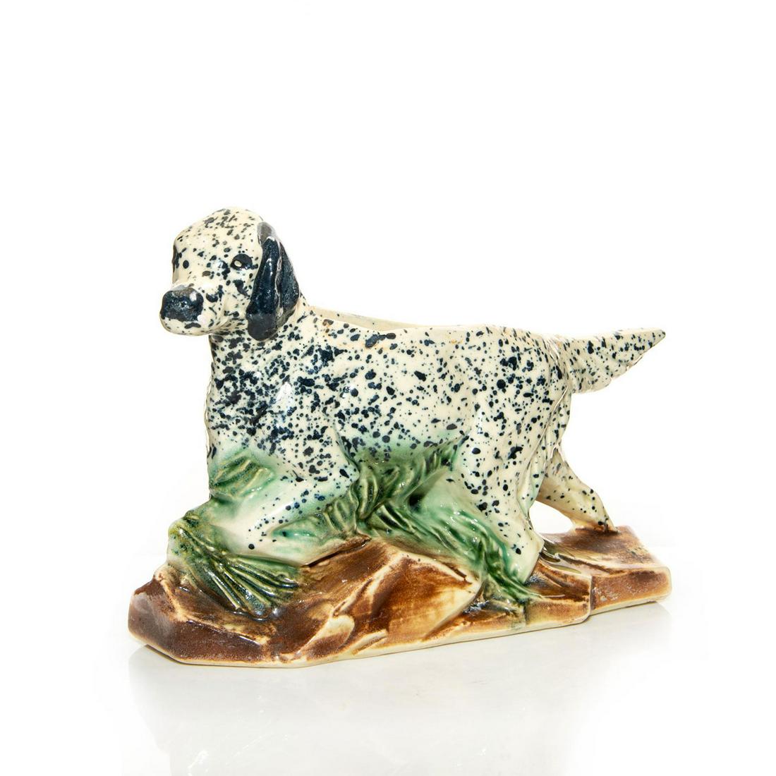 MCCOY BLACK AND WHITE SPECKLED HUNTING DOG PLANTER: Vintage glazed ceramic English Setter figural model. Light crazing to base. Issued: 20th c. Dimensions: 5.5"H x 8"W Manufacturer: McCoy Pottery Country of Origin: United States