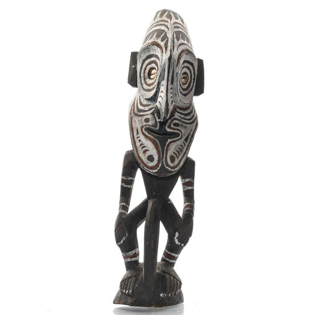 VINTAGE PAPUA NEW GUINEA WOODEN FIGURE (1 of 4)