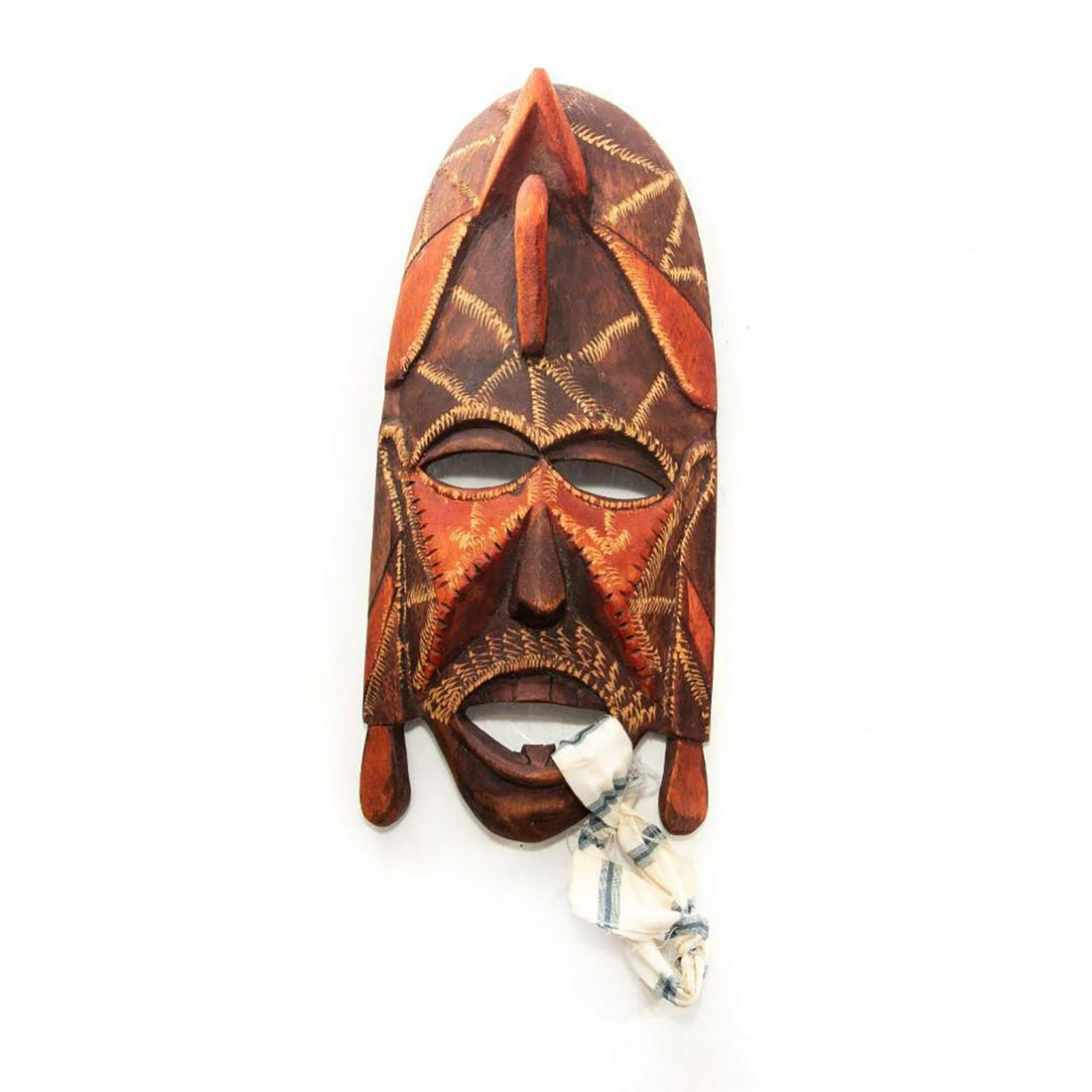 VINTAGE HANDCRAFTED AFRICAN WOODEN MASK (1 of 2)