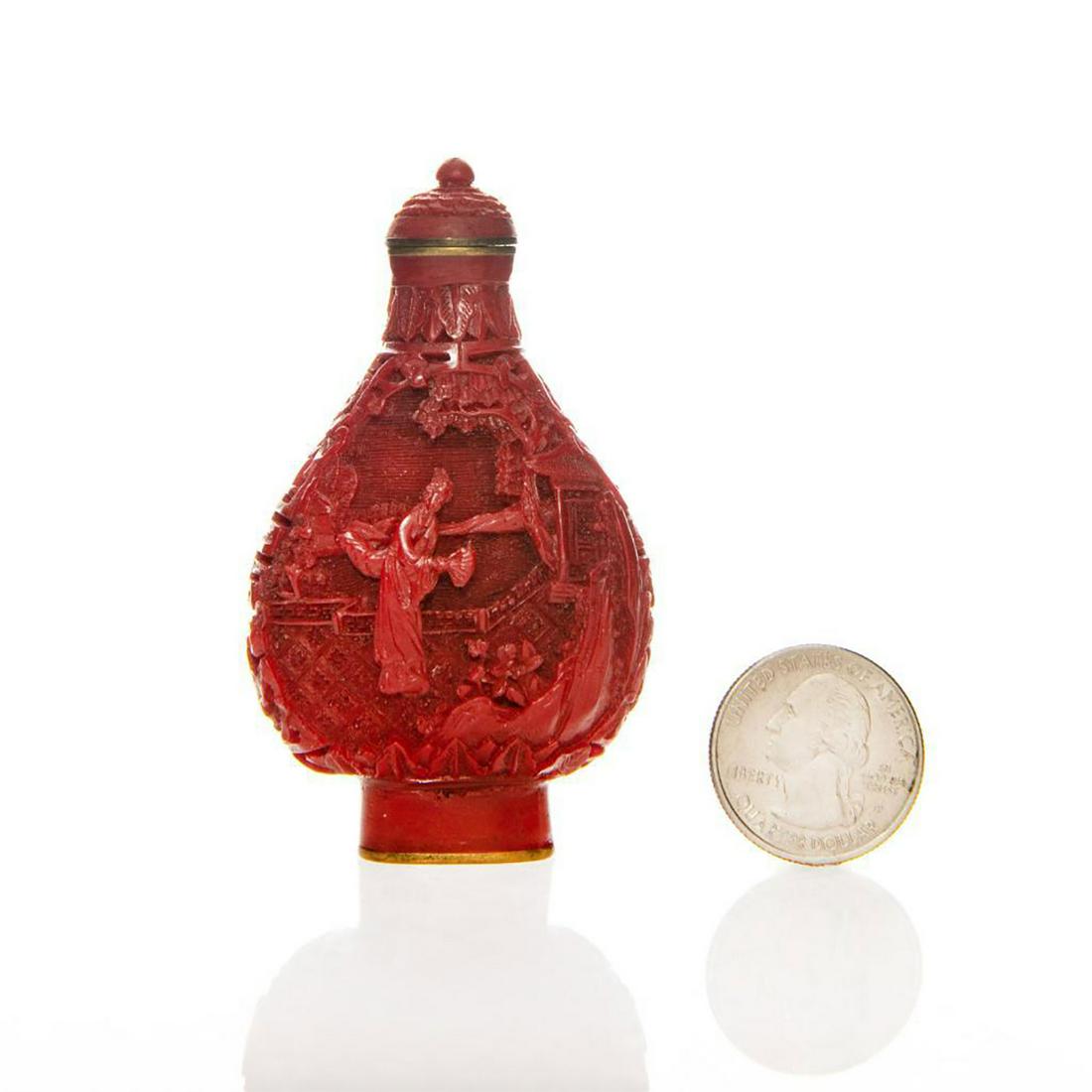 VINTAGE HAND CARVED CINNABAR CHINESE SNUFF BOTTLE (1 of 8)