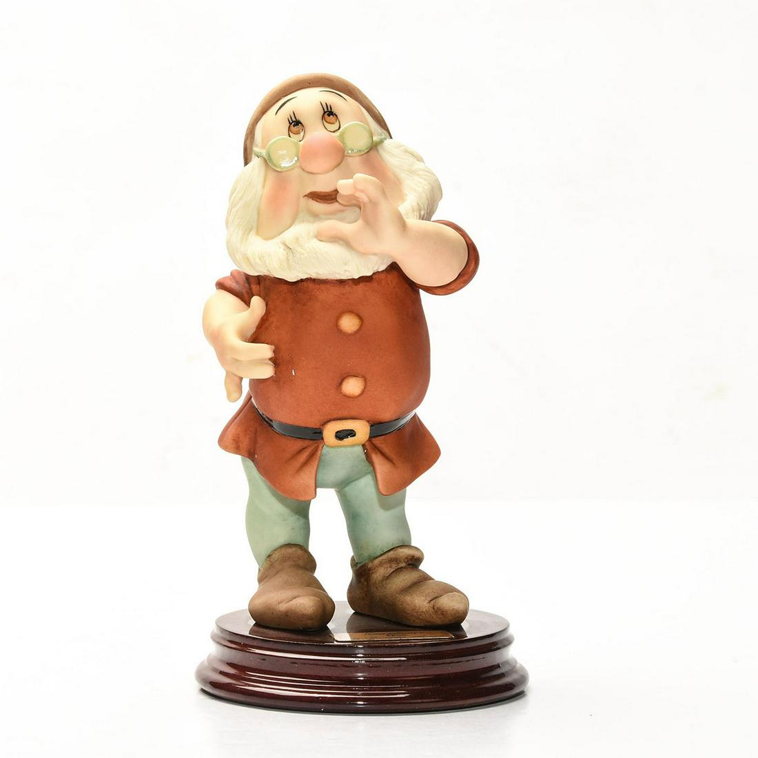 DISNEY GIUSEPPE ARMANI SNOW WHITE FIGURINE, DOC: Artist signed, presented on decorative wooden base. DISNEY stamp. A Walt Disney special edition sculpture by Italian artist Giuseppe Armani (1935-2006) depicting an exquisitely detailed scene from the