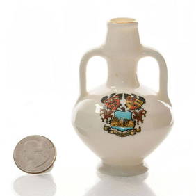 GOSS CRESTED HERALDIC CHINA VASE, LLANDUDNO (1 of 3)