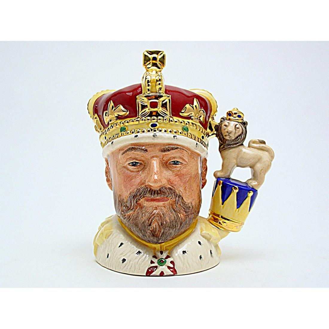 KING EDWARD VII D6923 - SMALL - ROYAL DOULTON CHARACTER: Royal Doulton Character Jug, King Edward VII D6923 (red, gold and white coloration). Designed by William K. Harper. Series: RDICC; Royalty, issued 1992 in limited edition of 2,500. Size: 5.5"H (Small)