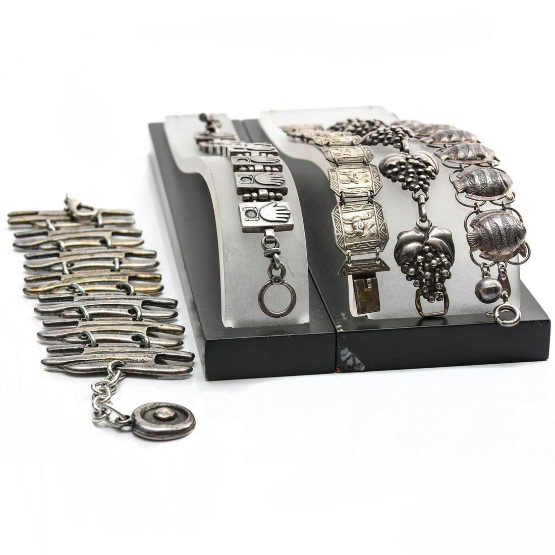 5 STERLING SILVER LINK BRACELETS: 3 stamped 925, one stamped sterling. Total weight is approximately 136.8g. Issued: 20th c. Dimensions: 7.5"L, longest Provenance: David Farin Collection