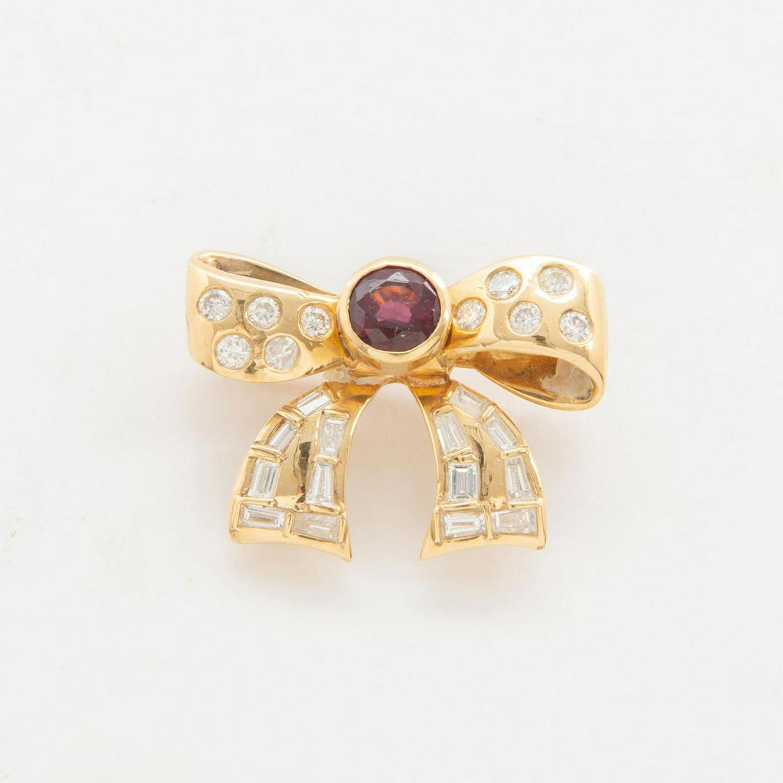 VINTAGE 18 KARAT GOLD BOW PIN WITH DIAMONDS & RHODOLITE: Central rose pink garnet stone.Total weight approx. 13 grams. An exemplary 18 karat gold bow shaped pin set diamonds and a central rose pink Rhodolite. With pin backing. Total weight approx. 13 grams.