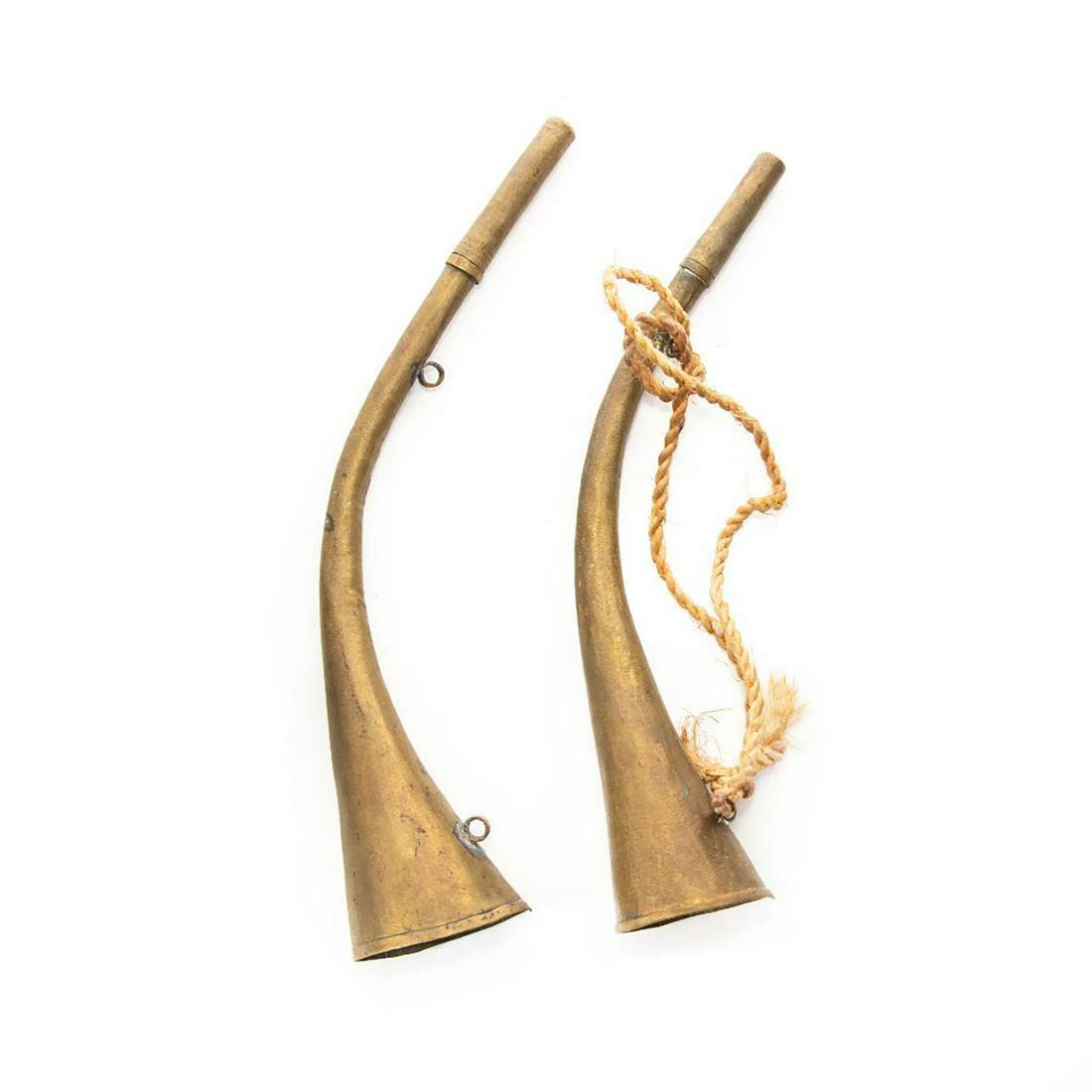 2 MIDDLE EASTERN BRASS HORNS: Vintage meatal crafted horn with rope handle. Issued: 20th c. Dimensions: 13"H