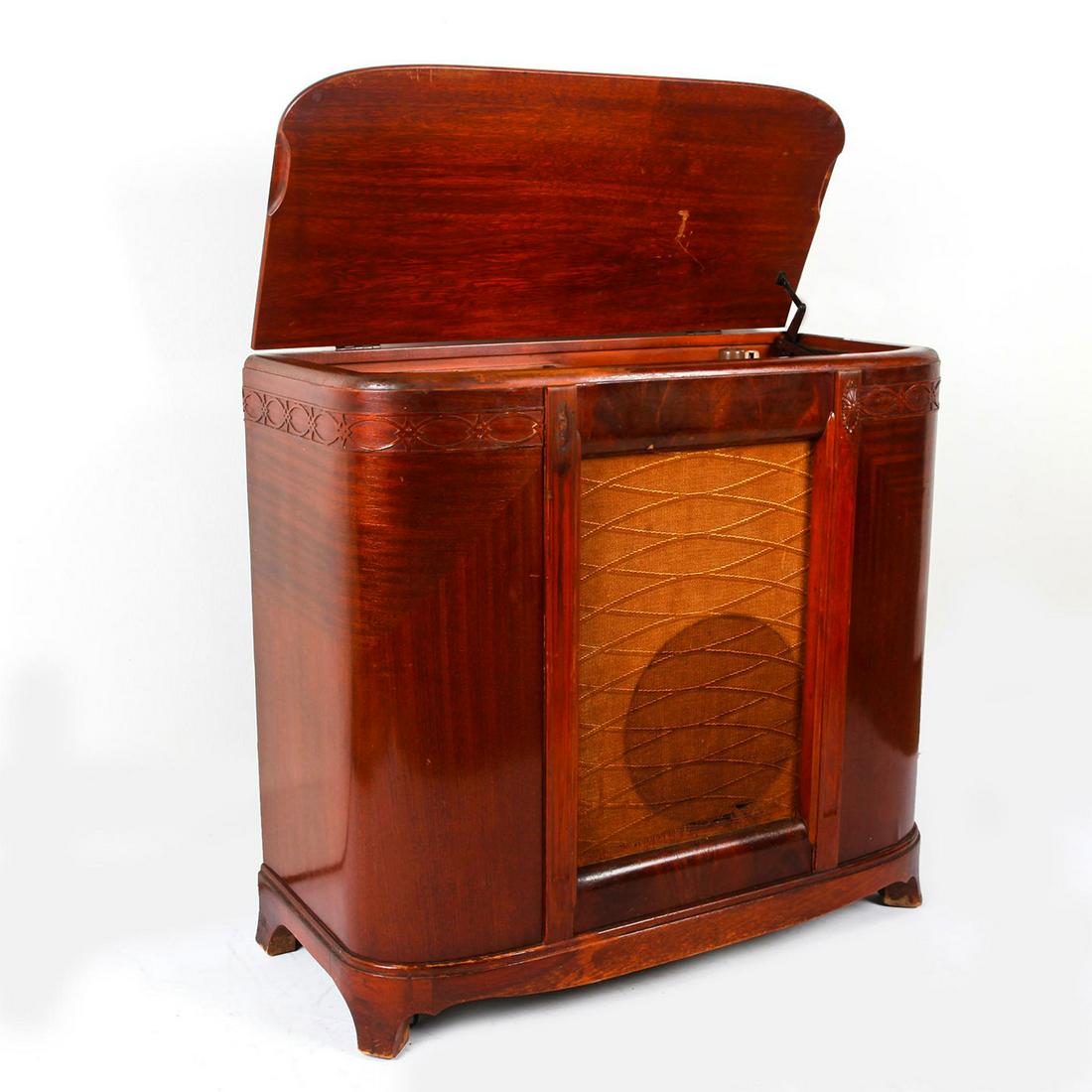VINTAGE ART DECO GENERAL ELECTRIC RADIO RECORD CHANGER: World War II interior decor. Wooden cabinet, original components. Issued: c. 1940 Manufacturer: General Electric Company Country of Origin: United States