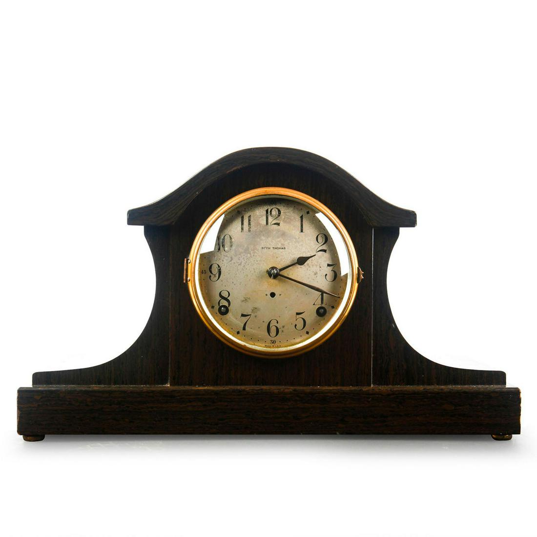 VINTAGE AMERICANA SETH THOMAS WOODEN MANTLE CLOCK: Original metal components, pendulum. Beautiful decor cabinet. Issued: c. 1930 Dimensions: 9.75"H x 16.5"L Manufacturer: Seth Thomas Clock Company Country of Origin: United States