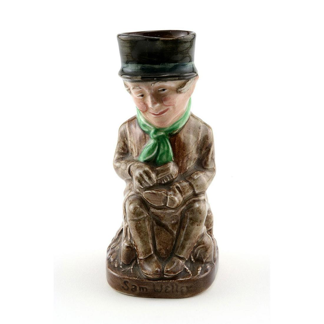 SAM WELLER D6265 - ROYAL DOULTON TOBY JUG: Royal Doulton Toby Jug, Sam Weller D6265 (brown coloration). Designed by Harry Fenton. Series: Dickens Tobies, issued 1948- 1960. Size: 4.5''H (small) - Dickens Artist: Harry Fenton Issued: 1948 - 196