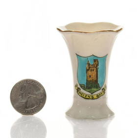 ARCADIAN CHINA CRESTED HERALDIC VASE, HELEN'S BAY (1 of 3)
