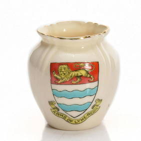ARCADIAN CRESTED HERALDIC CHINA VASE, LYME REGIS (1 of 3)