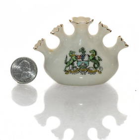 CYCLONE CRESTED HERALDIC CHINA VASE, BELFAST (1 of 3)