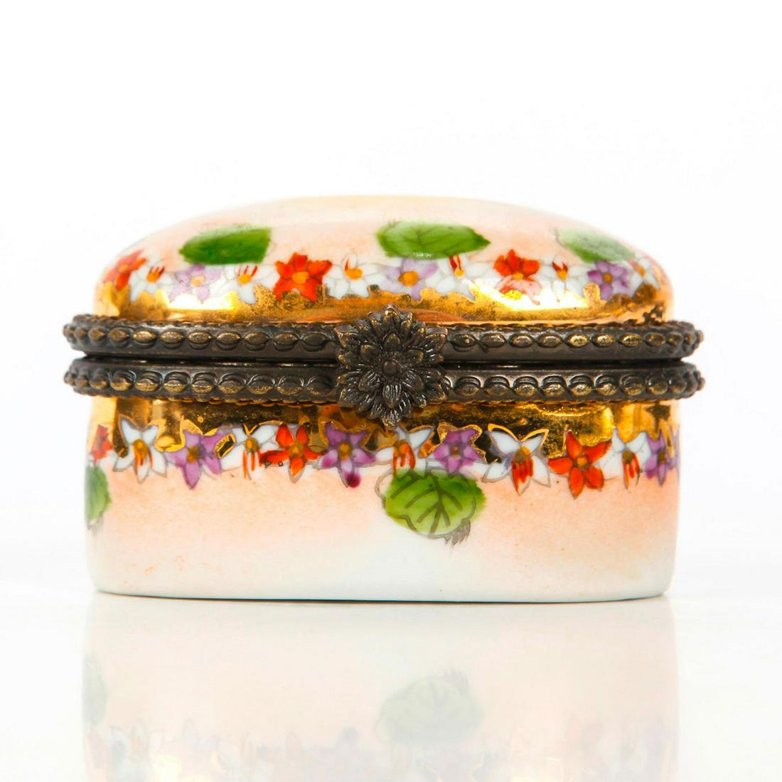 LIMOGES FRENCH LIDDED BONBONIERE BOX STARFISH & FLORA: Cream enamel with naturalistic flora, starfish. LIMOGES backstamp. Issued: c. 1950 Dimensions: 1.75"H x 3"L Manufacturer: Limoges Country of Origin: France Provenance: David Farin Collection