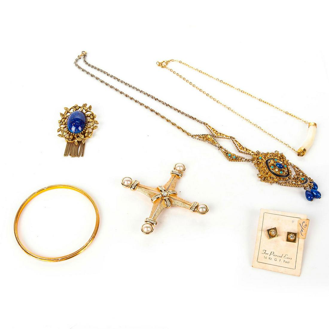 GOLDEN MIXED JEWELRY WITH PEARLS AND LAPIS (1 of 2)
