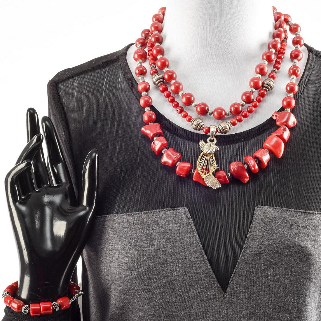 TRADITIONAL BEADED CORAL STONE NECKLACES AND BRACELET: 3 necklaces and 1 bracelet. Total weight 292g. Necklace sizes 16", 18", 22", bracelet size 7". Issued: 20th c. Dimensions: Total weight 292g. Provenance: David Farin Collection