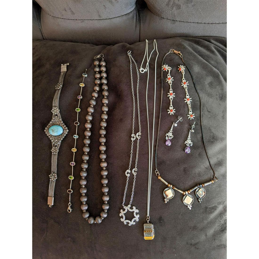 8 PIECES OF STERLING SILVER JEWELRY (1 of 4)