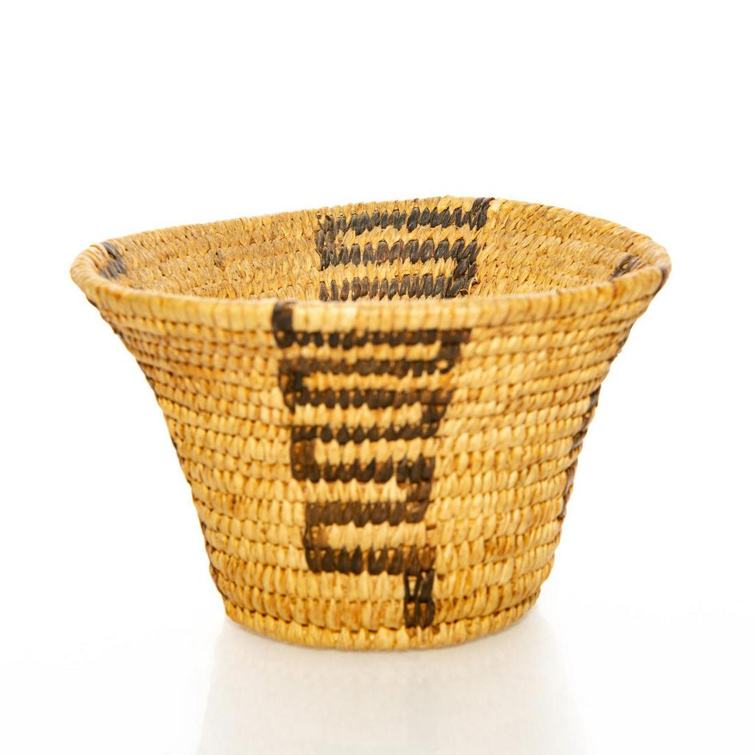 NATIVE AMERICAN TRIBAL WOVEN BASKET BOWL (1 of 4)