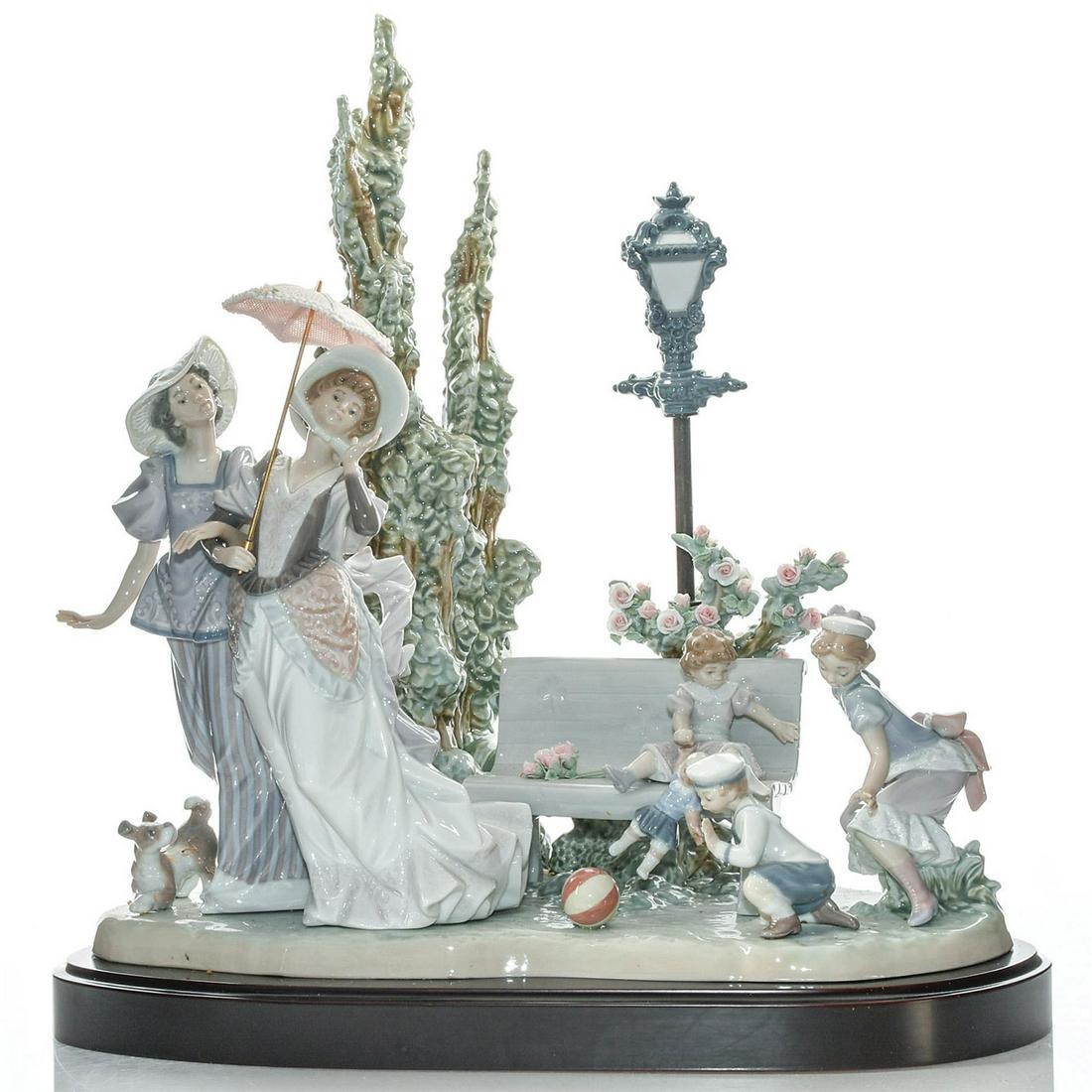 LG LLADRO FIGURAL GROUP, A STROLL IN THE PARK 01001519 (1 of 5)