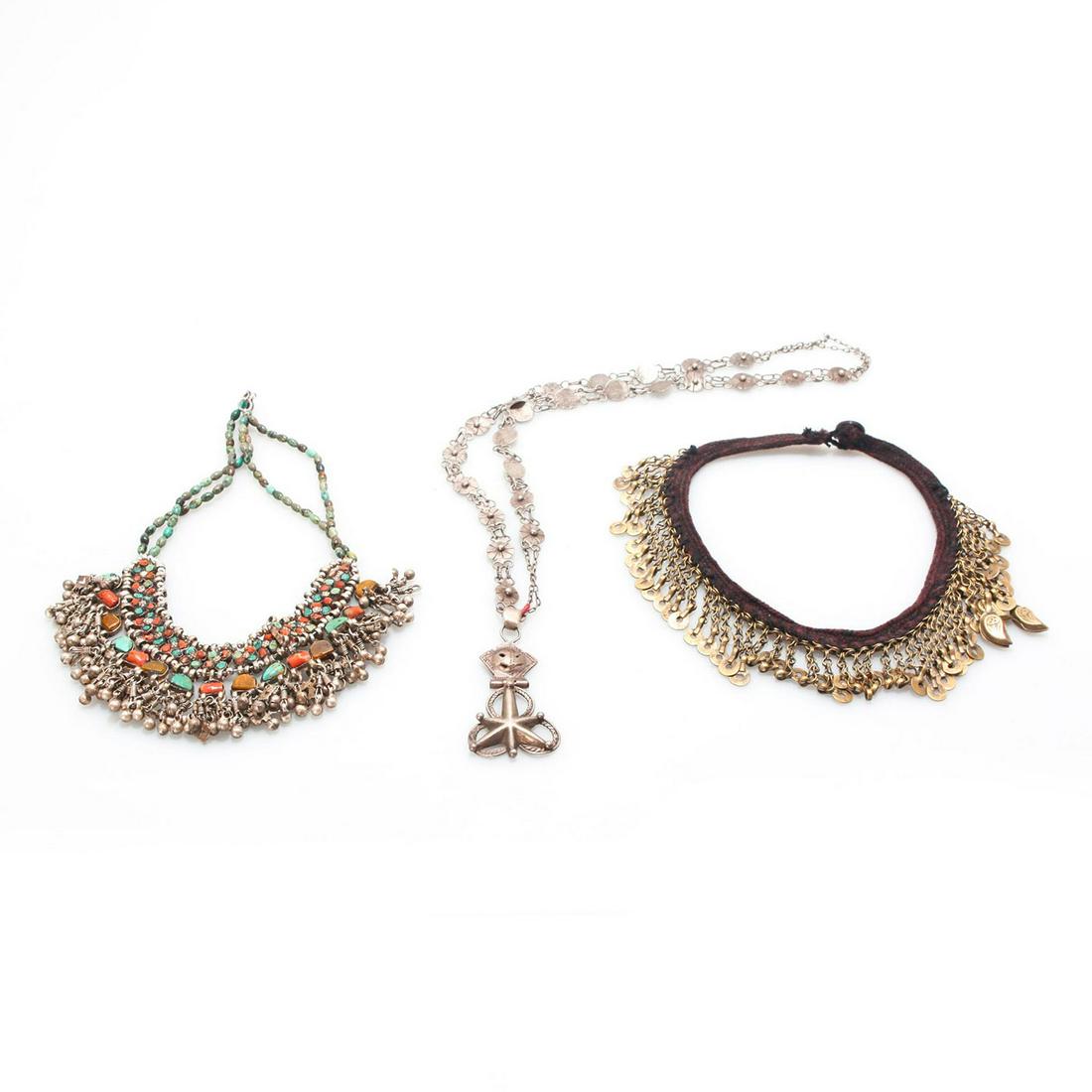 3 CLASSIC VINTAGE INDIAN NECKLACES (1 of 4)