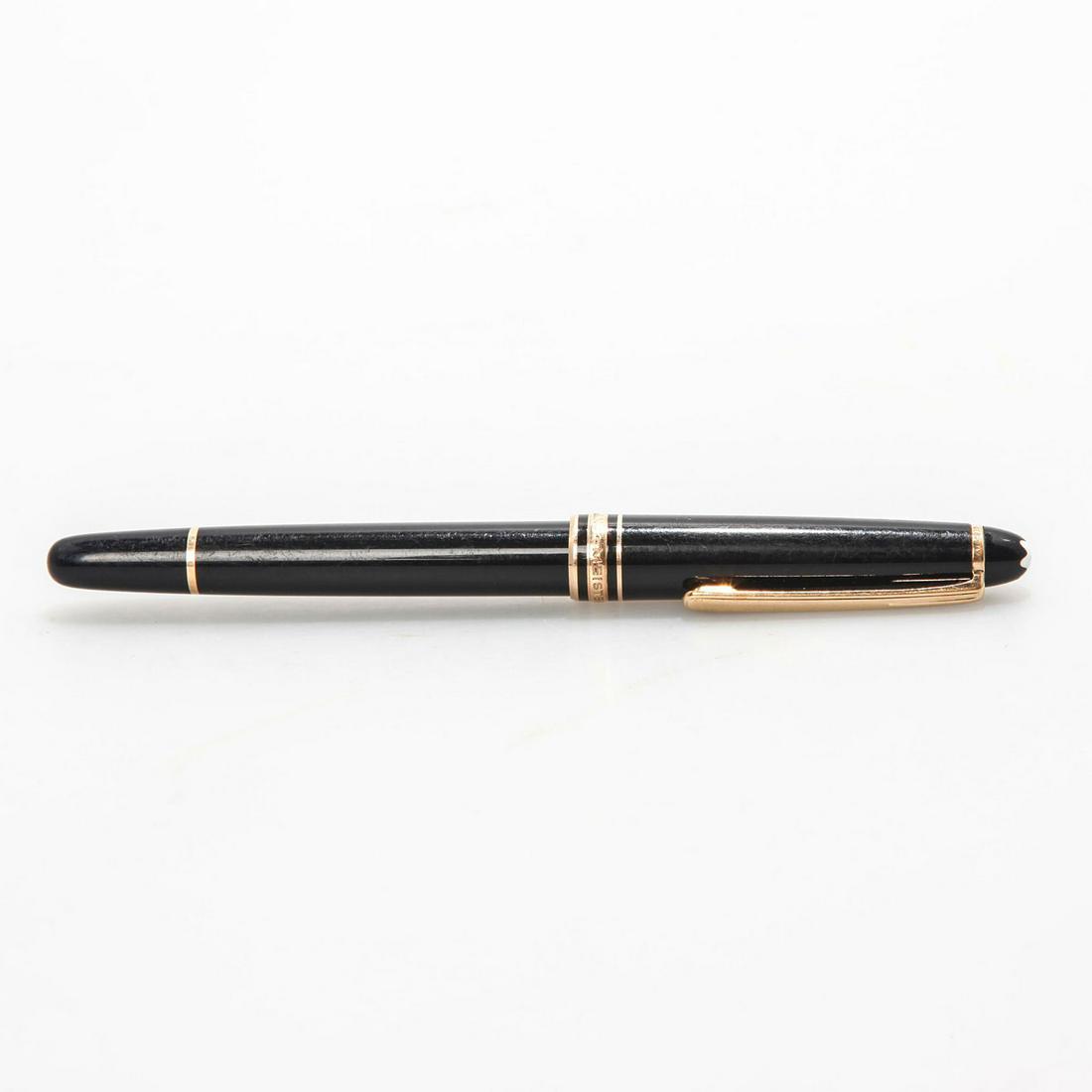 MONTBLANC MEISTERSTUCK BLACK PEN: Removable cap. Black enamel with gilt highlights. #Montblanc #Meisterstuck #ExecutivePen