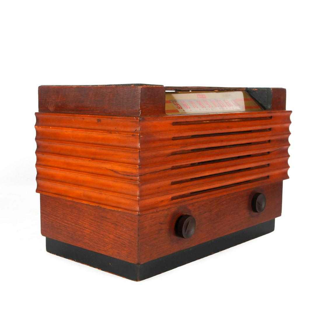 VINTAGE ART DECO ERA ECA WOODEN MANTLE OR TABLE RADIO (1 of 4)