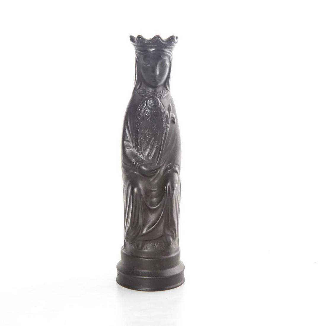 WEDGWOOD VINTAGE BLACK BASALT CHESS PIECE FIGURINE,: Black bisque with extensive detail. WEDGWOOD backstamp. #Wedgwood #Basalt #BlackBasalt #ChessPieces #BritishCeramics #BritishPottery Artist: Arnold Machin Issued: c. 1965 Dimensions: 5.25"H Manufactur