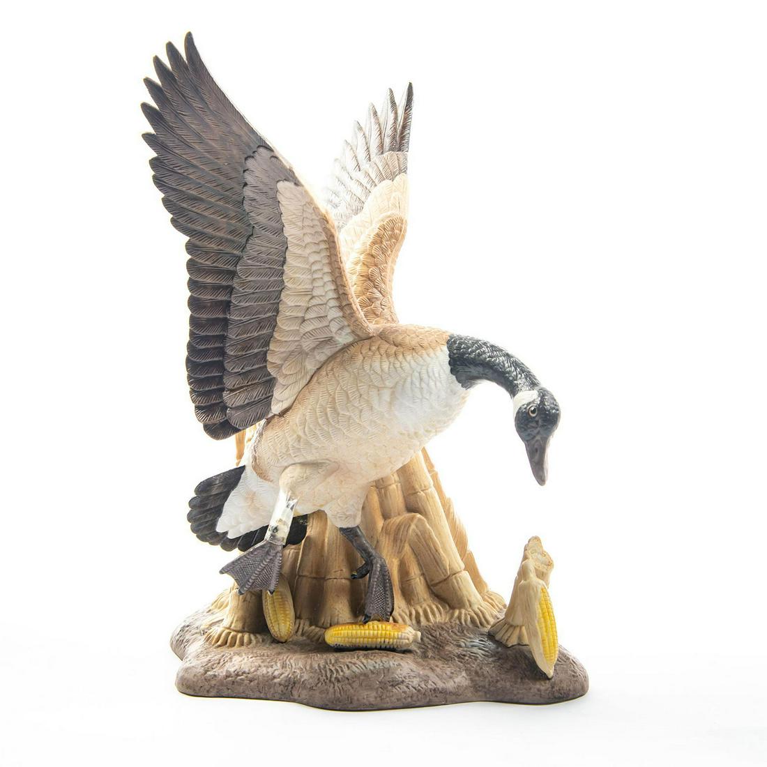 SKI COUNTRY 1986 LIMITED EDITION PORCELAIN GOOSE: Canadian goose porcelain bourbon decanter. Signed Dennis Goloacker Issued: 1986 Dimensions: 12"H