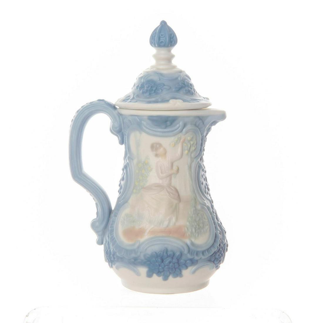 LLADRO MINI JARRO ROCOCO VASE WITH ORIGINAL BOX: Lladro backstamp. Issued: 20th C. Dimensions: 6" W box Manufacturer: Lladro Country of Origin: Spain